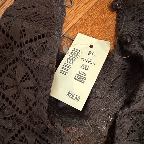 NWT LACE RUFFLE TANK - Picture 3 of 3